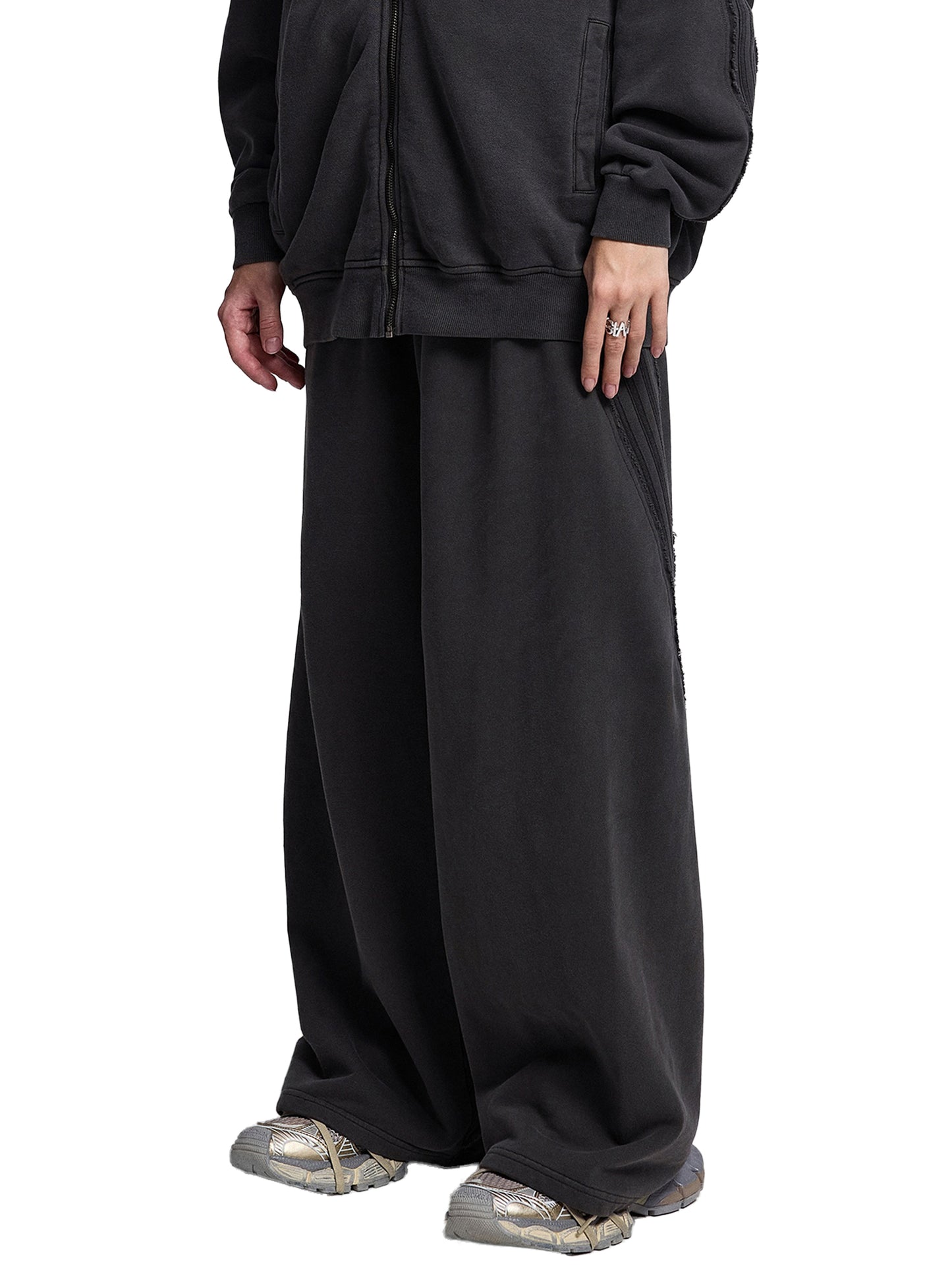 100% THAT SWITCH Snow Washed Tape Raw Edge Sweatpants